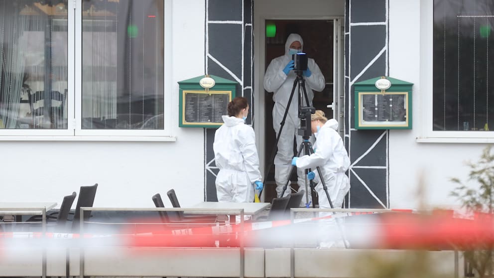 Die Spurensicherung ist seit Stunden im Einsatz