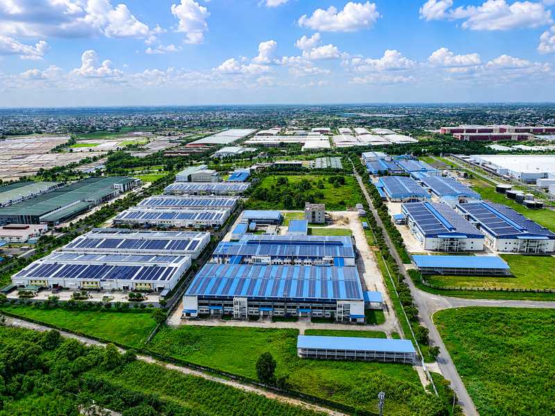 Die Infrastruktur für erneuerbare Energien im Industriepark strebt nach grünen und intelligenten Standards. Foto: Hoang Lan